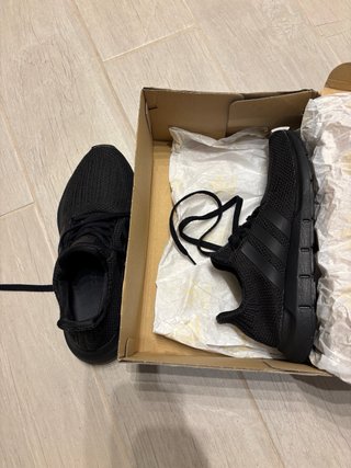 Adidas Swift Run nere