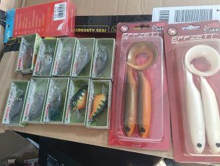 Lote de señuelos de pesca Rapala y DAM