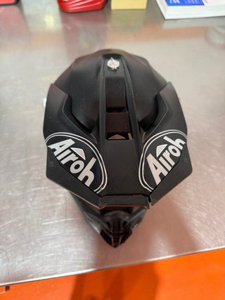 Casco Airoh y gafas 100%