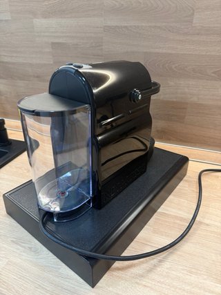 Cafetera Nespresso DeLonghi con cajón