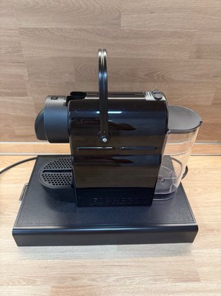 Cafetera Nespresso DeLonghi con cajón