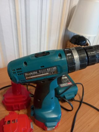 Taladro Makita con Baterías y Cargador
