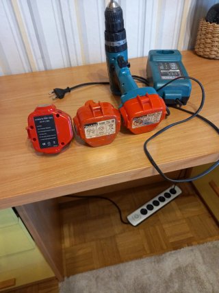 Taladro Makita con Baterías y Cargador