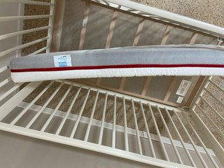 NO OFERTAS.Cuna blanca con colchón de alta calidad
