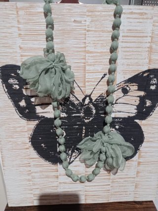 Collezione di collane con perle per Carmen