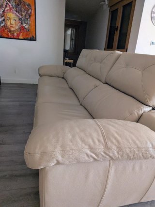 Sofá 3 plazas piel beige Pedro Ortiz