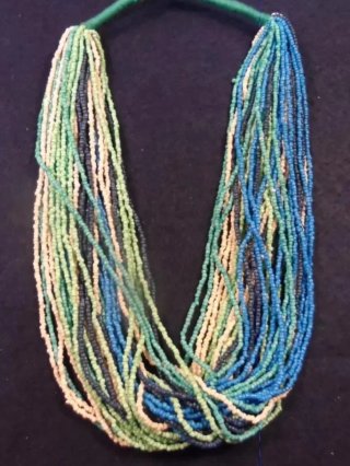 Collar multihilos cuentas pequeñas de colores