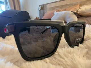 Gafas de sol Prada polarizadas negro mate