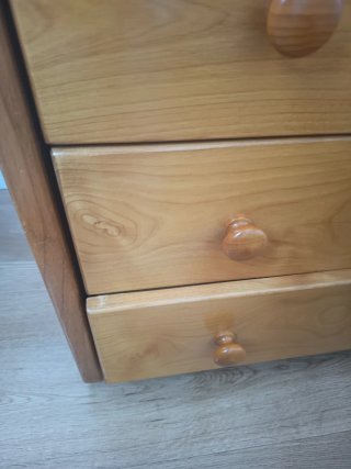 Cómoda de madera con 5 cajones grandes y 2 pequeño