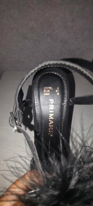 Sandalias plumas tacón fino negro talla 37