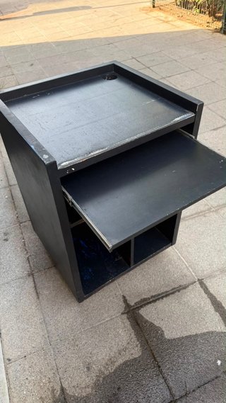 Mesa auxiliar negra