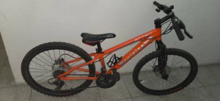 Bicicleta de montaña Moma GTT24 24" - Como nueva.
