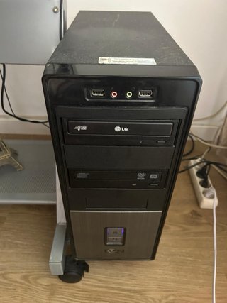 Computer desktop nero con schermo Samsung