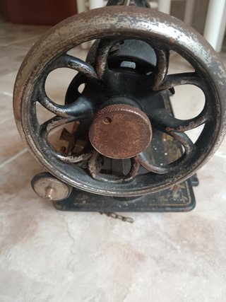 Máquina de coser antigua Wertheim de metal