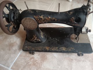 Máquina de coser antigua Wertheim de metal