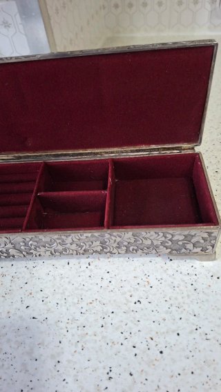 Caja joyero antigua plateada con grabados