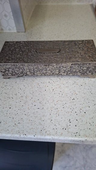 Caja joyero antigua plateada con grabados