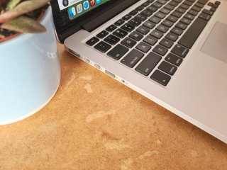 Apple MacBook Pro 13 2015 i5 256 GB BATERÍA NUEVA