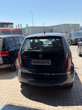 Lancia Musa AUTOMATICO ETIQUETA C 2010