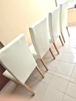 Juego de 4 sillas blancas