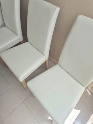 Juego de 4 sillas blancas