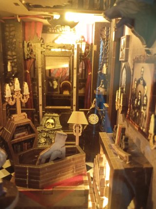 Maqueta Book Nook Familia Addams