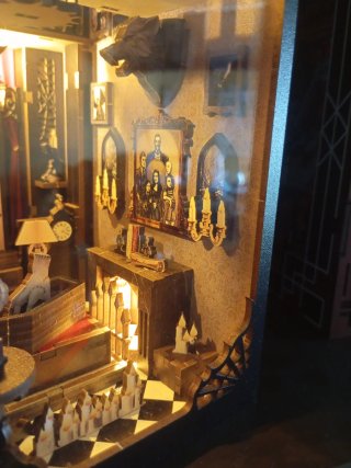 Maqueta Book Nook Familia Addams