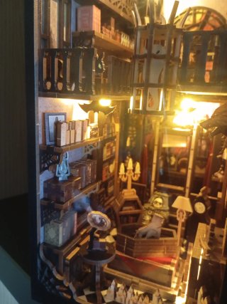Maqueta Book Nook Familia Addams