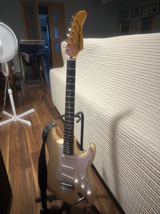 Guitarra tipo Stratocaster japonesa Fernandes600€