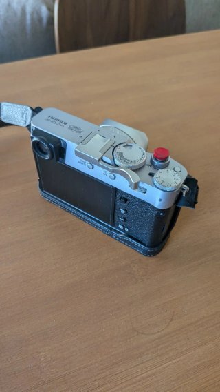 Fujifilm X100VI (Como nueva) + Extras