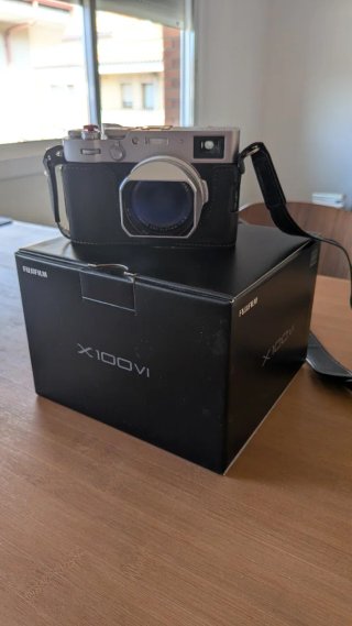 Fujifilm X100VI (Como nueva) + Extras