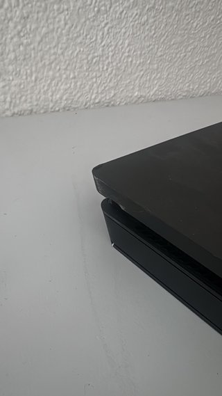 PS4 Slim per parti