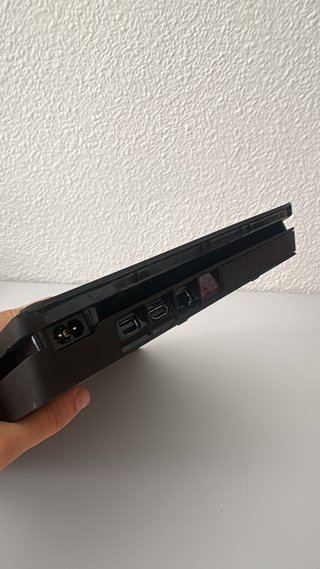 PS4 Slim per parti