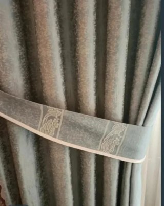 Cortinas con faldón azul y blanco