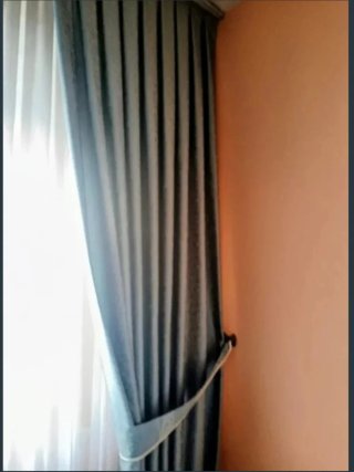 Cortinas con faldón azul y blanco