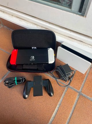NINTENDO SWITCH OLED + GIOCHI + FONDINA