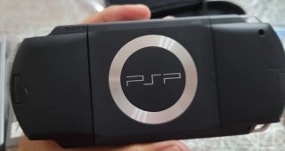 Sony PSP Console Nera + 4 Giochi UMD