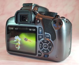 CANON EOS 1200D DSLR 2005O