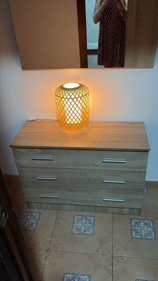 Cómoda y espejo de madera