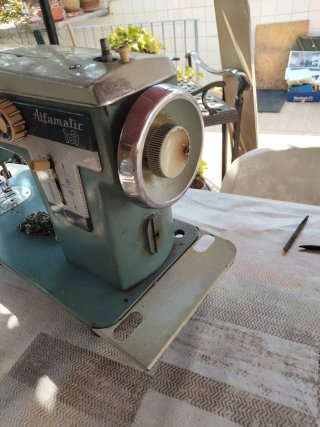 Máquina de coser Alfa