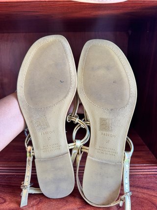 Sandalias doradas mujer