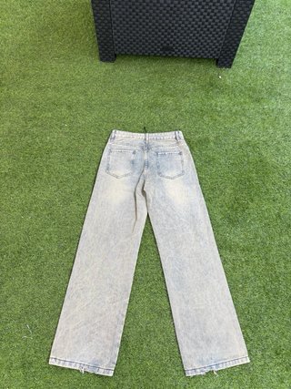 Pantalones vaqueros anchos desgastados