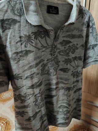 Polo Caballero Estampado Palmeras Gris