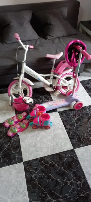Bici, patinete, patines y casco niña