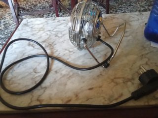 Ventilador de sobremesa plateado