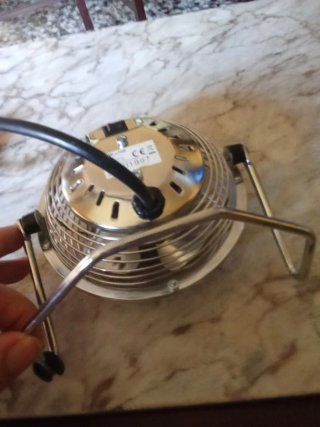 Ventilador de sobremesa plateado