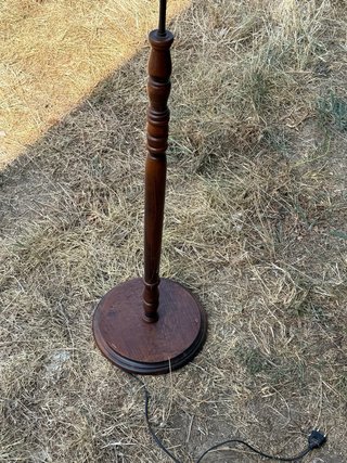 Lámpara de pie de madera y tela