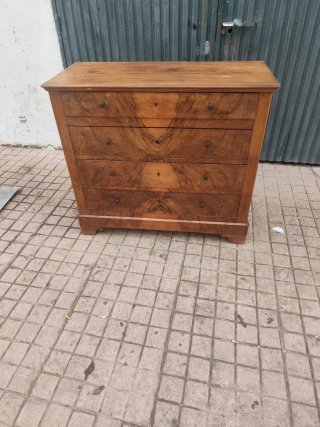Cómoda antigua de madera