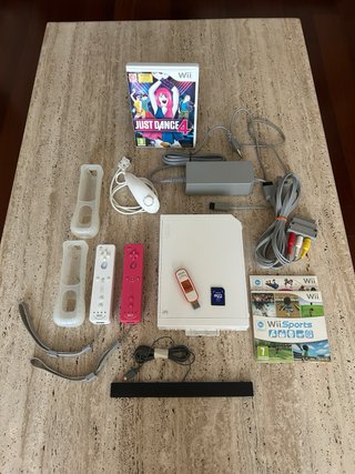 Consola Nintendo Wii + Accesorios y Juegos