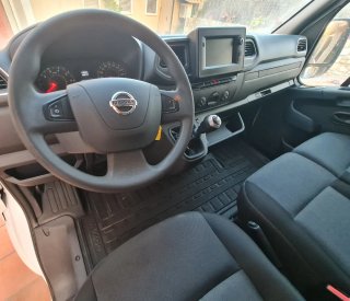 Nissan NV400 2021